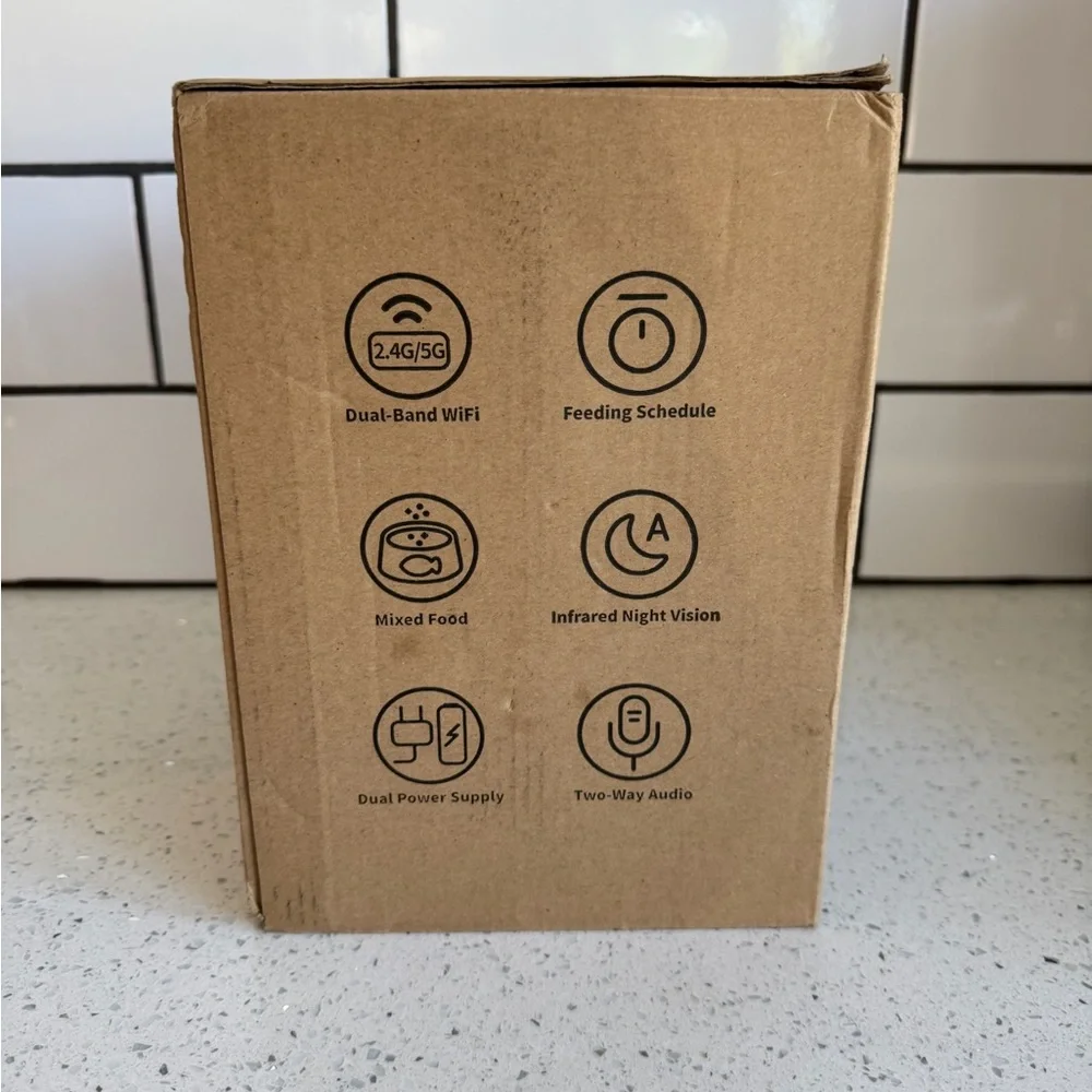 NIB Frienhund Smart Pet Feeder with Camera